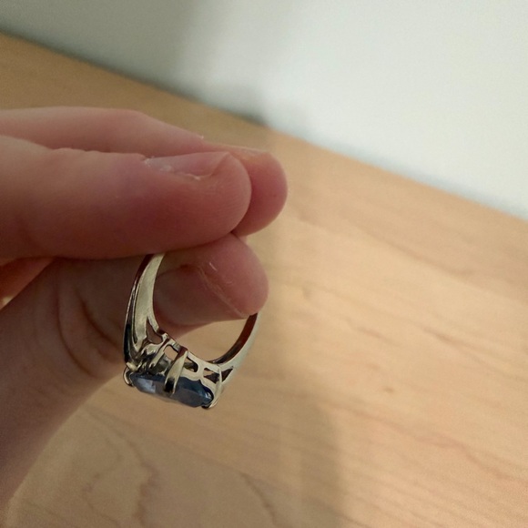 Elegant Vintage Aquamarine Ring - Picture 4 of 4